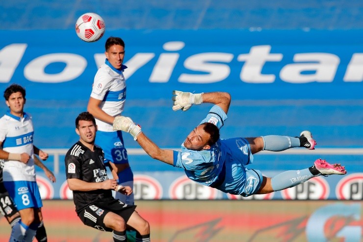 Sebastián Zanahoria Pérez sacó un par de buenos balones ante Colo Colo en el primer tiempo. | Foto: Agencia Uno