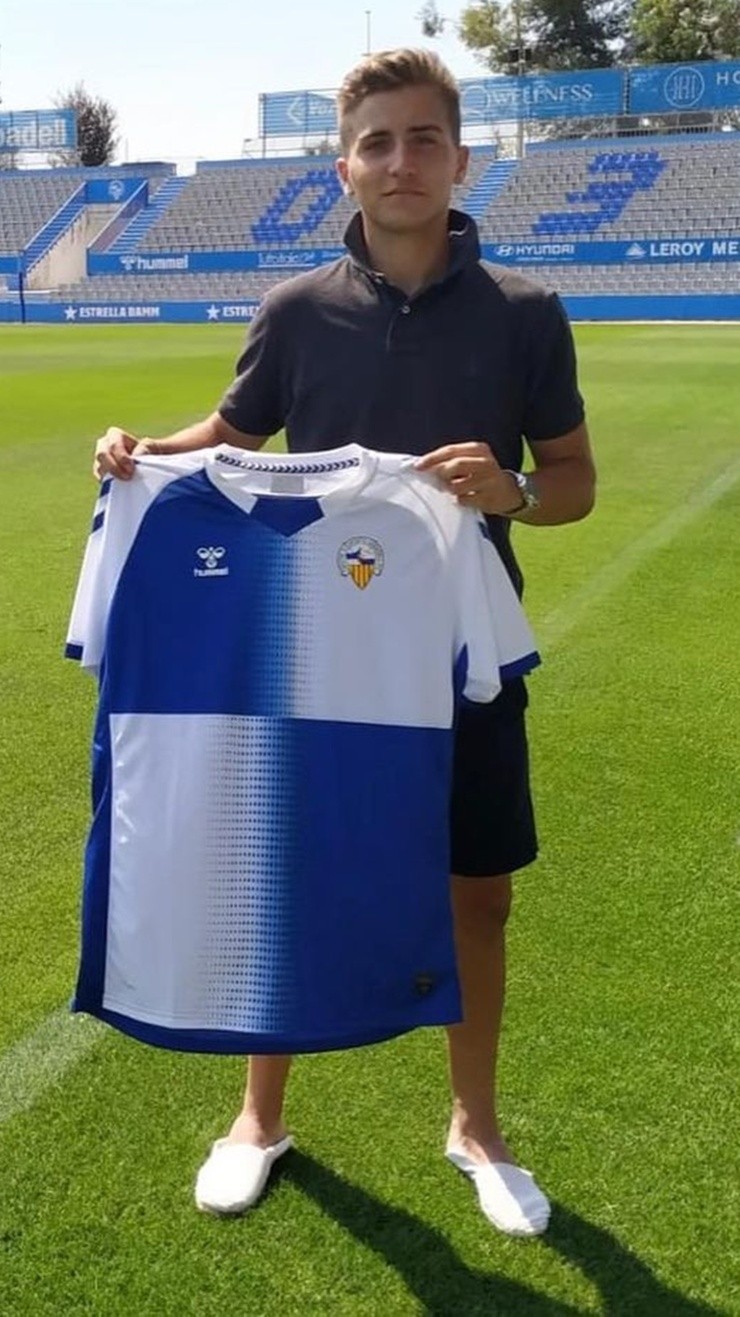 Xavi Planas nació en España e integró las divisiones inferiores de Barcelona