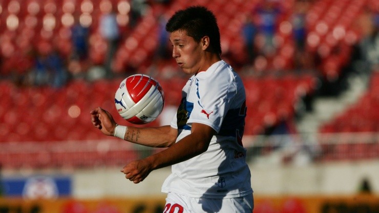 Nicolás Castillo del América a Universidad Católica