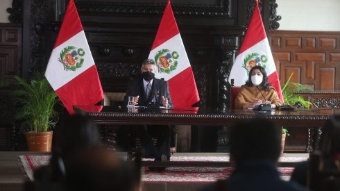 El ahora ex Presidente del Perú, Francisco Sagasti, dio paso al poder al recién electo Pedro Castillo.