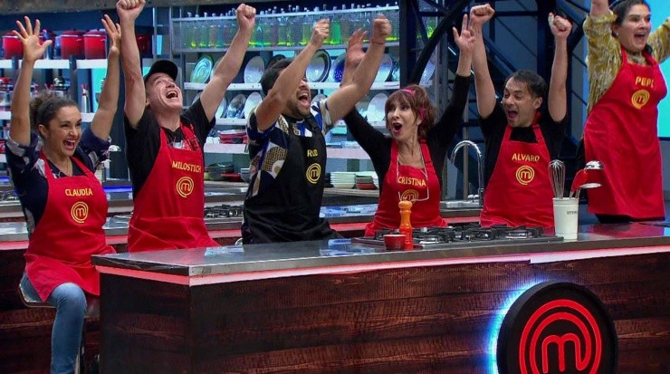 El equipo rojo salvándose de la prueba de eliminación en el segundo episodio de Masterchef Celebrity.