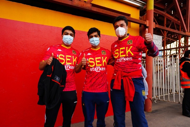 En familia se volvió al estadio en el Santa Laura. (Foto: Guillermo Salazar)
