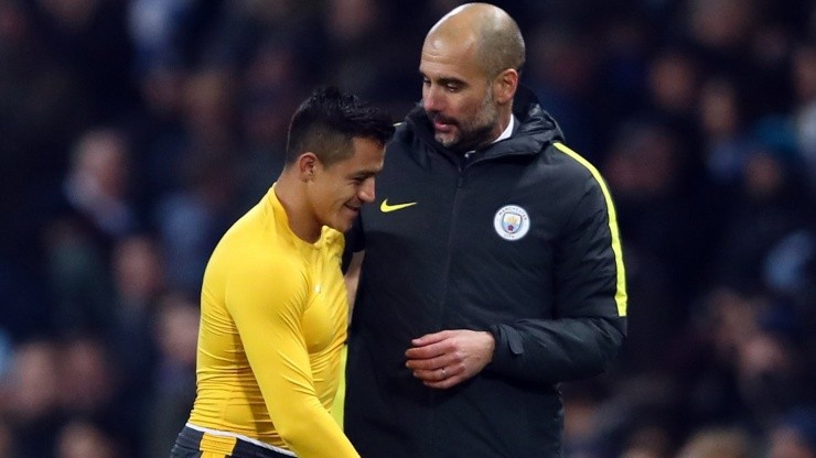 Josep Guardiola del Manchester City y el delantero chileno Alexis Sánchez