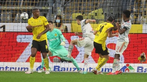 Robert Lewandowski anotó un doblete ante el Borussia Dortmund