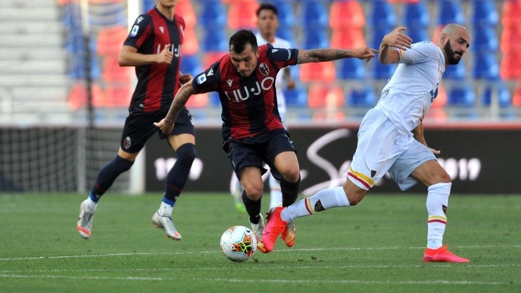 Gary Medel, defensor chileno del Bologna de Italia