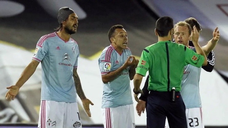 Joaquín Larrivey y Fabián Orellana pueden reencontrarse en el fútbol chileno, aunque con camisetas distintas