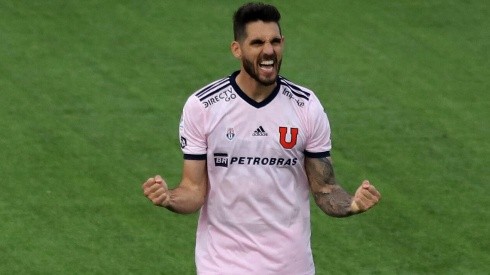 Joaquín Larrivey festeja sus goles en U. de Chile | Foto: Agencia Uno