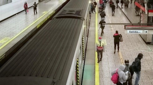 El Metro de Santiago cambia su horario según las disposiciones de las autoridades.