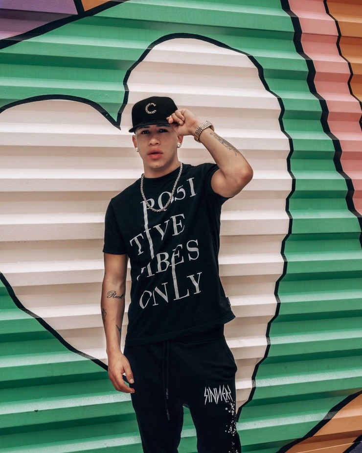 Tommy Boysen esta vez desarrolla una propuesta diferente, fusiona sonidos del pop y R&amp;B, sobre una instrumental acústica