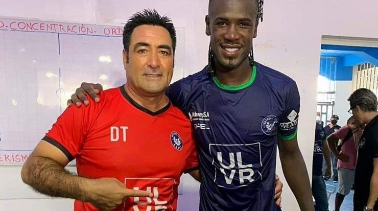 Nelson Tapia lleva tres años dirigiendo en Ecuador | Foto: @NelsonTapiaRios