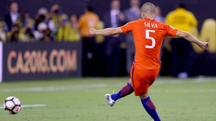 Francisco Silva, autor del gol de penal que le dio a Chile la Copa América Centenario, anunció su despedida del fútbol a los 35 años