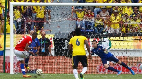 El primer gol de Arturo Vidal a David Ospina fue desde el punto penal.