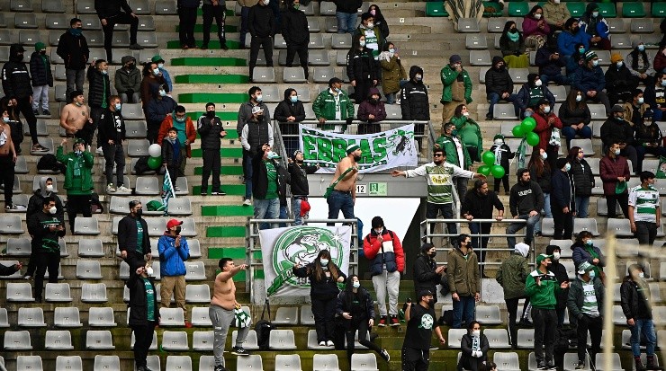 La comisión de salud de la ANFP pidió tener precaución en la relación entre jugadores y los hinchas, para evitar contagios.