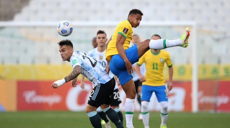 Solo cinco minutos alcanzaron a jugar Brasil y Argentina por Eliminatorias.