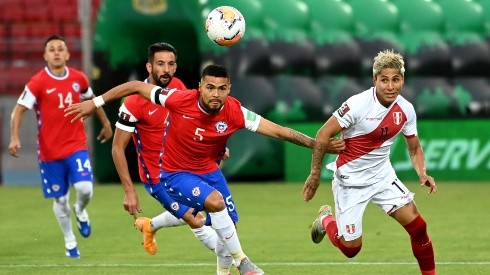Chile vuelve a la cancha contra Perú