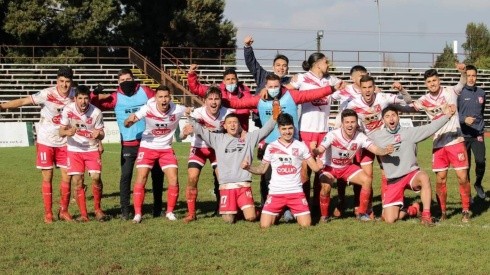 Valdivia corta la mala racha y vuelve a la victoria en Segunda División.