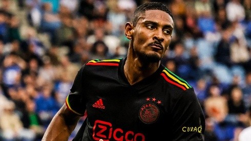 La camiseta reggae del Ajax inspirada en Bob Marley encuentra es resistida por la UEFA.