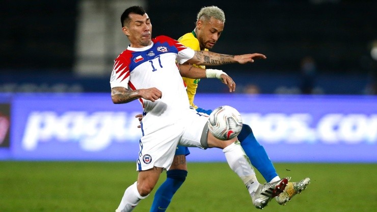 Gary Medel, defensor de la selección chilena y del Bologna de Italia