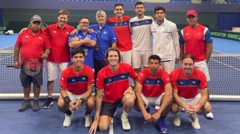 Massú compartió foto con dotación completa del equipo chileno en Copa Davis.