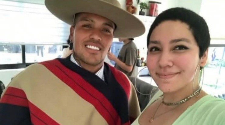 Javier Parraguez se vistió de huaso para bailar cueca en la celebración de Colo Colo