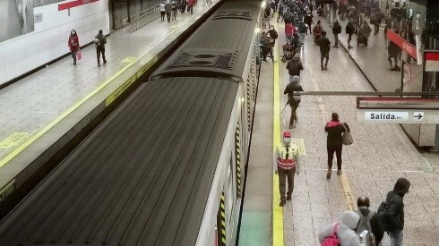 ¿Hasta qué hora funciona el Metro de Santiago esta semana?