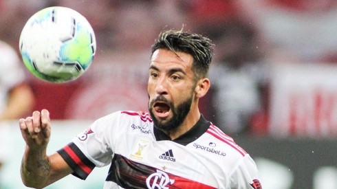 El chileno fue tratado como "lo peor de Flamengo" tras la caída ante Gremio.