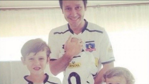 El actor nacional Benjamín Vicuña es hincha de Colo Colo y siempre se ha mostrado luciendo la camiseta de su club.