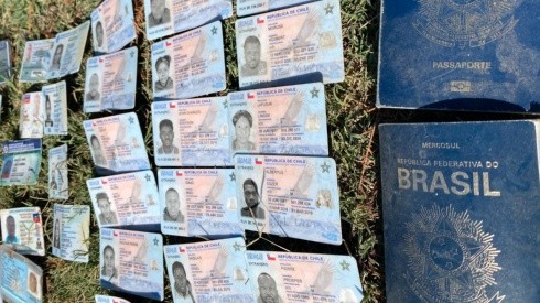 Decenas de cédulas chilenas son encontradas en la frontera de México con EEUU