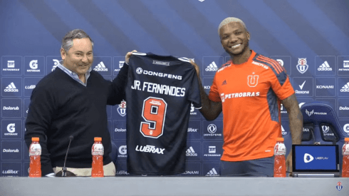 Junior Fernandes presentado de regreso en la U: quiere jugar el superclásico contra Colo Colo.