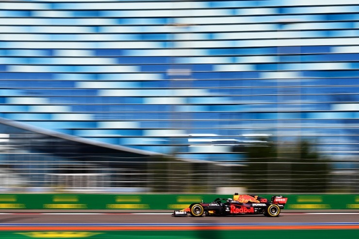 Max Verstappen deberá largar desde el último lugar de la grilla en Sochi. (Foto: Getty)