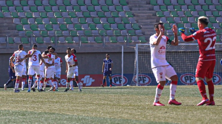 Deportes Copiapó festeja su triunfo y le mete presión a Coquimbo Unido.