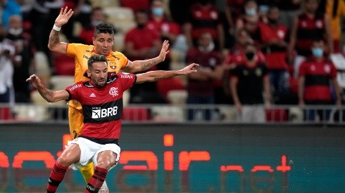 Flamengo de Mauricio Isla busca clasificar a la final de la Copa Libertadores ante Barcelona de Guayaquil.