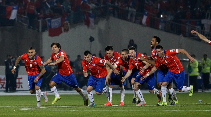 La camiseta Puma queda en la historia al estar en la selección chilena de 2015 que gana por primera vez la Copa América.