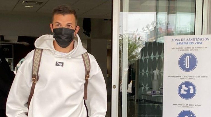 Gabriel Costa en el aeropuerto en la zona de Callao en Perú, donde su sumará a la selección. Foto: @Kevin23Pacheco