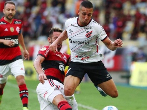 Isla vuelve a participar en gol de Flamengo y se viene a la Roja
