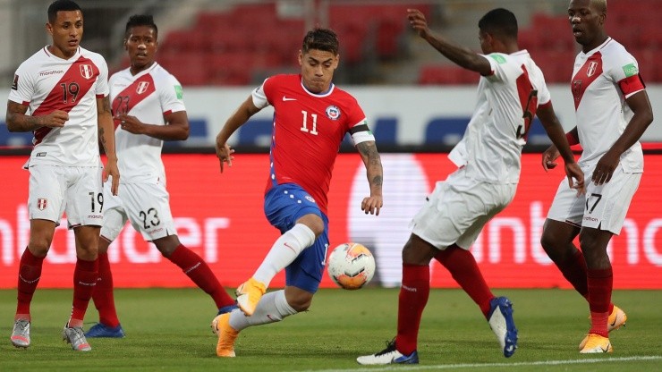 Chile viajará este miércoles a Lima para enfrentarse el jueves a Perú, por las Eliminatorias para Qatar 2022