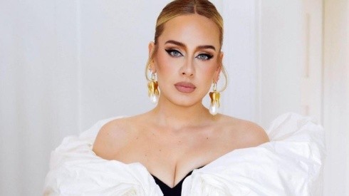 Adele llega con renovado look para presentar su nuevo disco.