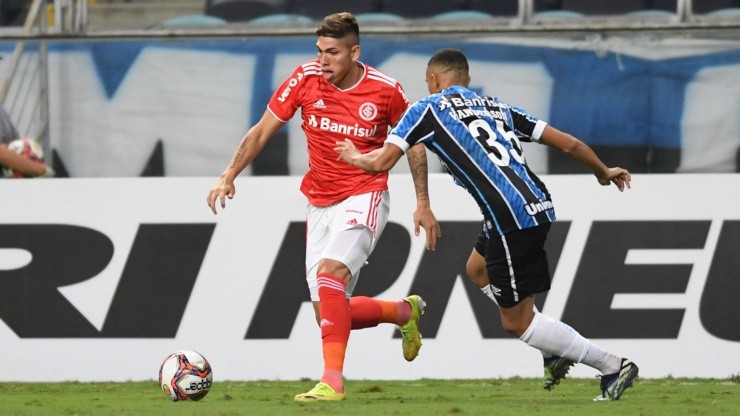 Carlos Palacios, delantero chileno de Inter Porto Alegre y la selección