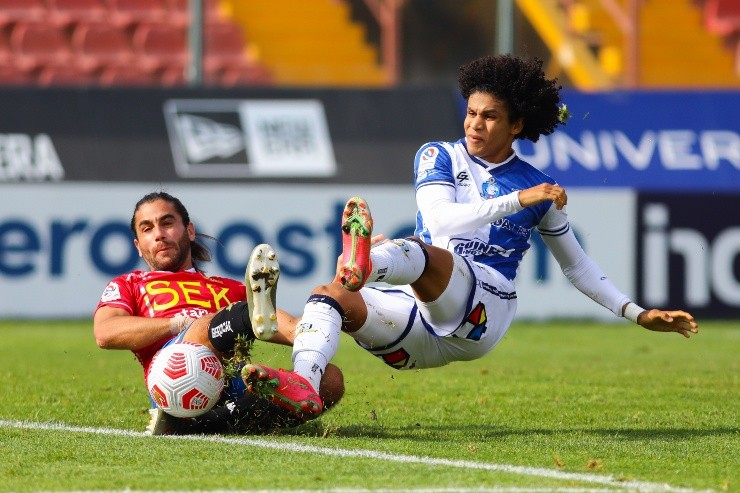 Eduard Bello, jugador de Antofagasta y la selección de Venezuela