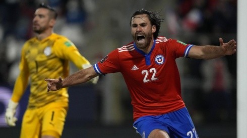 Ben Brereton celebra su gol frente a Paraguay