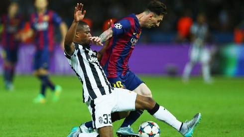 Patrice Evra y Lionel Messi en la final de la Champions League 2015 en la que Barcelona se impuso a Juventus