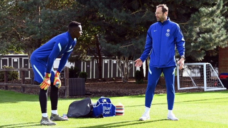 Petr Cech y Edouard Mendy, pasado y presente en el arco del Chelsea