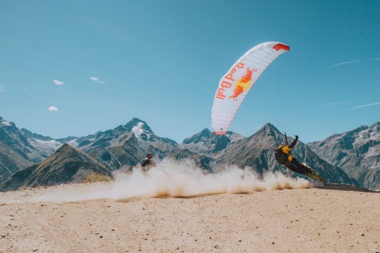 Parte del trabajo de Valentin Delluc para Red Bull en los Alpes.