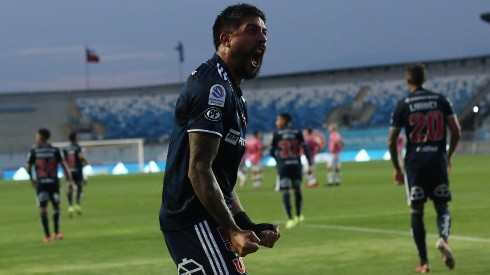Ramón Arias festejó con todo, pero el ajustado gol de la U ante Palestino fue anulado.