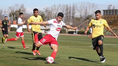 Lautaro de Buin y Deportes Valdivia animan uno de los duelos destacados de este fin de semana en la Segunda División.