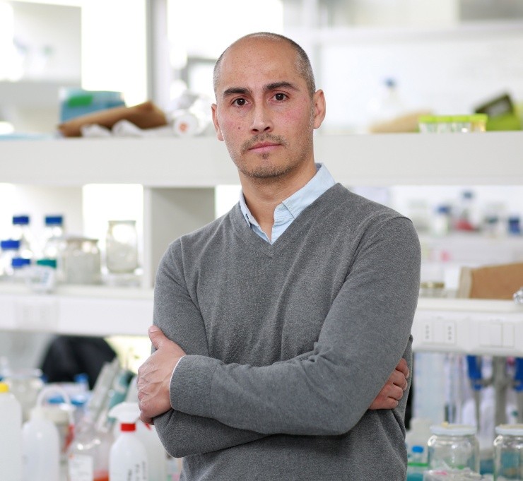 Erick Riquelme, investigador del Centro de Gerociencia, Metabolismo y Salud Mental (Gero), y del Centro de Biología Integrativa de la Universidad Mayor.