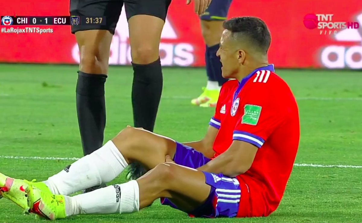 Chile vs Ecuador: Mala suerte nivel Dios: Alexis Sánchez se lesiona ante  Ecuador cuando Chile más lo necesitaba