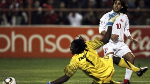 Jorge Valdivia puso el 3-0 en la victoria de Chile sobre Zambia en Calama.
