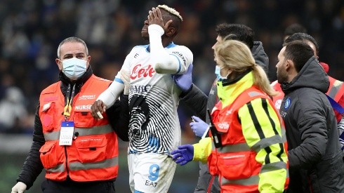 Victor Osimhen se fracturó la cara tras el duelo ante el Inter