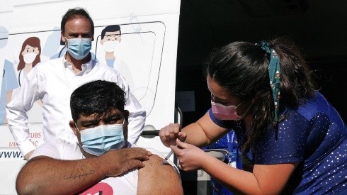 ¿A quiénes les corresponde vacunarse contra el Covid-19 hoy martes 23 de noviembre en Chile?
